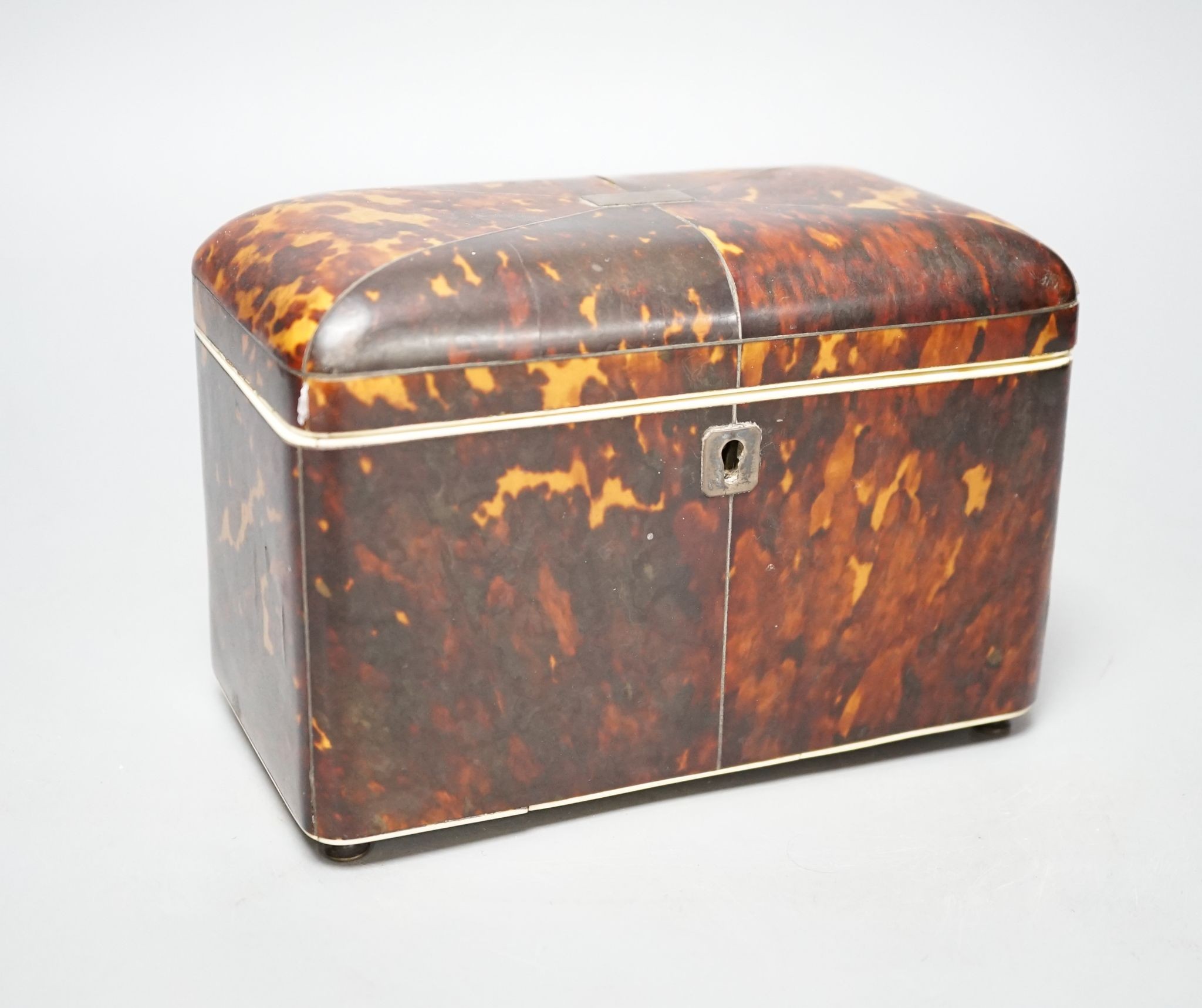 A Georgian tortoiseshell tea caddy, 17cm